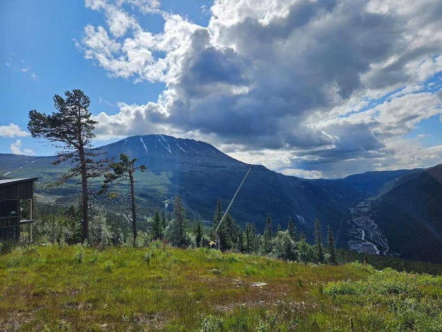 Ny Leilighet Med Flott Utsikt Til Gaustatoppen Rjukan Exteriör bild
